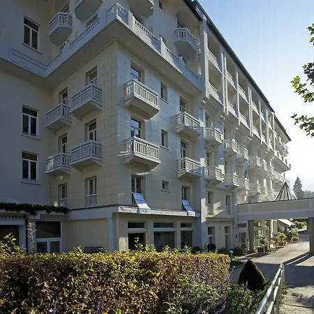 ホテル Les 3 Vallees 4*